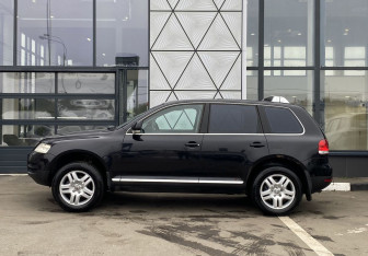 Подержанный автомобиль Volkswagen Touareg 2004 года (8 фото)
