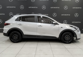 Подержанный автомобиль Kia Rio Hatchback 2021 года (4 фото)