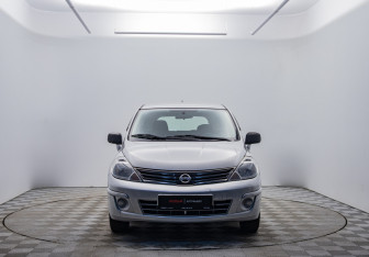 Подержанный автомобиль Nissan Tiida Hatchback 2011 года (2 фото)