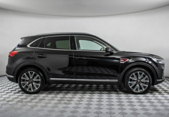 Подержанный автомобиль Hongqi HS5 2023 года (4 фото)