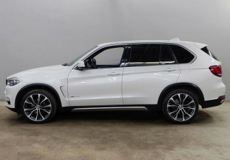 Подержанный автомобиль BMW X5 2017 года (10 фото)