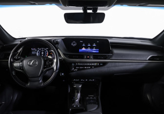 Подержанный автомобиль Lexus ES 2020 года (14 фото)
