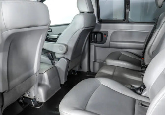 Подержанный автомобиль Hyundai Grand Starex 2017 года (10 фото)