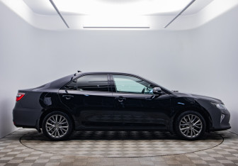 Подержанный автомобиль Toyota Camry Sedan 2018 года (4 фото)