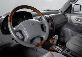 Подержанный автомобиль Hyundai Terracan 2004 года (14 фото)