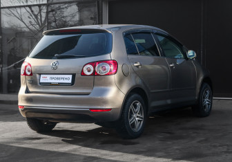Подержанный автомобиль Volkswagen Golf Plus 2010 года (4 фото)
