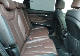 Подержанный автомобиль Hyundai Santa Fe 2019 года (11 фото)