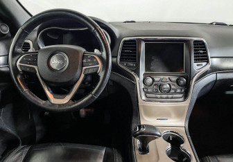 Подержанный автомобиль Jeep Grand Cherokee 2015 года (12 фото)