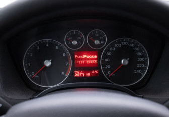 Подержанный автомобиль Ford Focus Hatchback 2007 года (12 фото)