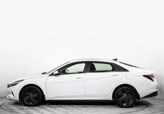 Подержанный автомобиль Hyundai Elantra Sedan 2021 года (3 фото)