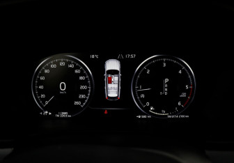 Подержанный автомобиль Volvo V90 Cross Country 2017 года (14 фото)