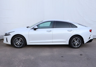 Подержанный автомобиль Kia K5 2022 года (8 фото)