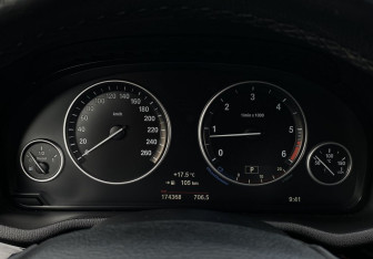 Подержанный автомобиль BMW X4 2014 года (26 фото)