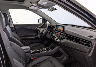 Подержанный автомобиль Москвич 3е 2023 года (12 фото)