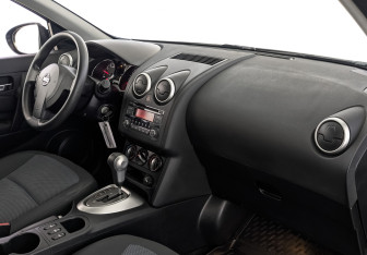 Подержанный автомобиль Nissan Qashqai 2012 года (13 фото)