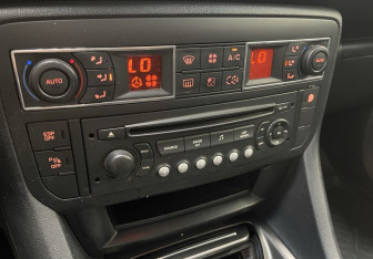 Подержанный автомобиль Citroen C5 Sedan 2010 года (14 фото)