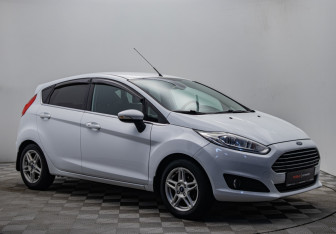 Подержанный автомобиль Ford Fiesta Hatchback 2016 года (7 фото)