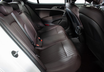 Подержанный автомобиль Genesis G70 2021 года (10 фото)