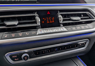 Подержанный автомобиль BMW X5 2021 года (27 фото)