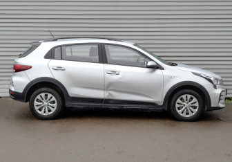 Подержанный автомобиль Kia Rio Hatchback 2021 года (4 фото)