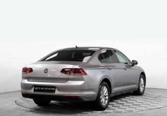 Подержанный автомобиль Volkswagen Passat Sedan 2020 года (3 фото)