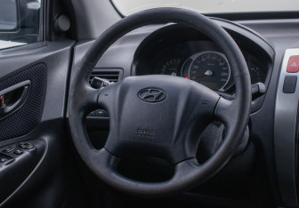Подержанный автомобиль Hyundai Tucson 2008 года (15 фото)