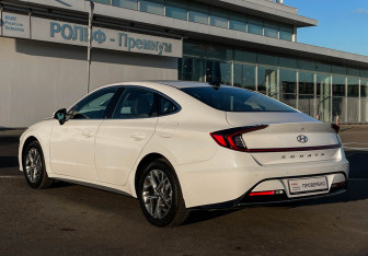 Подержанный автомобиль Hyundai Sonata 2019 года (7 фото)