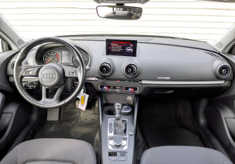 Подержанный автомобиль Audi A3 Sedan 2017 года (14 фото)