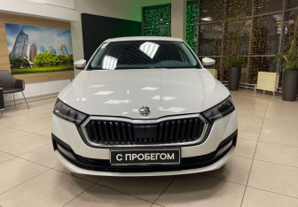 Подержанный автомобиль Skoda Octavia Liftback 2021 года (2 фото)