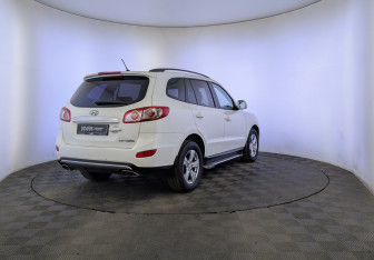Подержанный автомобиль Hyundai Santa Fe 2012 года (5 фото)