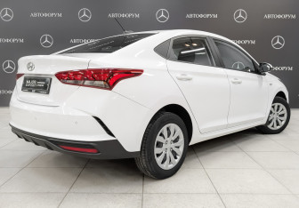 Подержанный автомобиль Hyundai Solaris Sedan 2021 года (5 фото)