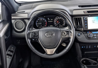 Подержанный автомобиль Toyota RAV4 2018 года (22 фото)
