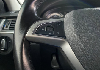 Подержанный автомобиль Skoda Rapid Liftback 2016 года (15 фото)