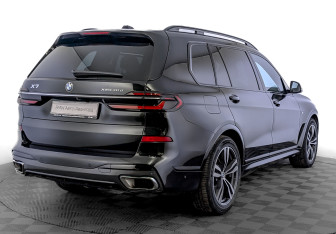 Подержанный автомобиль BMW X7 2024 года (5 фото)