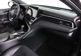 Подержанный автомобиль Toyota Camry Sedan 2023 года (10 фото)
