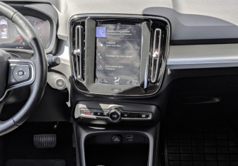 Подержанный автомобиль Volvo XC40 2020 года (30 фото)