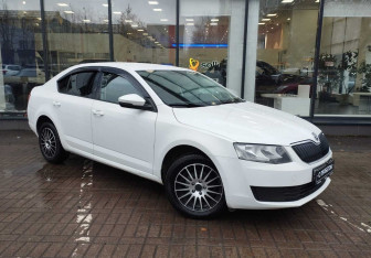 Подержанный автомобиль Skoda Octavia Liftback 2014 года (3 фото)