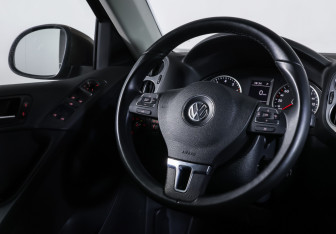 Подержанный автомобиль Volkswagen Tiguan 2015 года (13 фото)