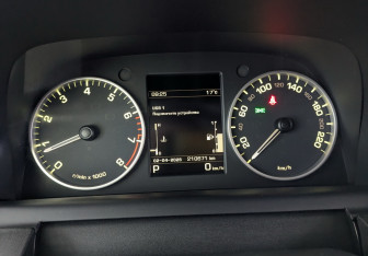 Подержанный автомобиль Land Rover Discovery 2016 года (13 фото)