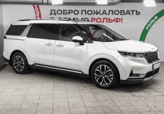 Подержанный автомобиль Kia Carnival 2022 года (3 фото)