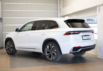 Подержанный автомобиль Geely Monjaro 2024 года (4 фото)