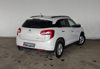 Подержанный автомобиль Citroen C4 Aircross 2012 года (5 фото)