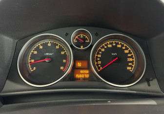 Подержанный автомобиль Opel Astra Hatchback 2009 года (12 фото)