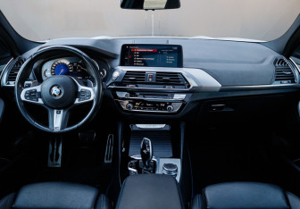 Подержанный автомобиль BMW X4 2018 года (32 фото)