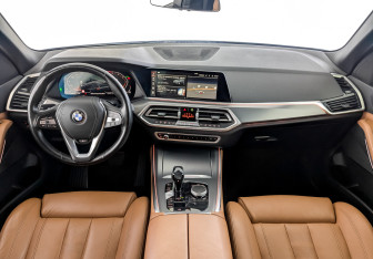 Подержанный автомобиль BMW X5 2019 года (14 фото)