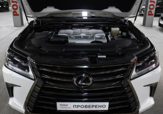 Подержанный автомобиль Lexus LX 2018 года (9 фото)