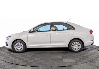 Подержанный автомобиль Skoda Rapid Liftback 2021 года (8 фото)