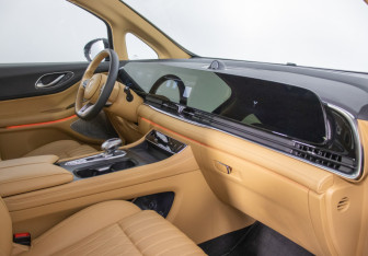 Подержанный автомобиль Voyah Dream 2023 года (7 фото)