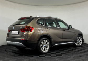 Подержанный автомобиль BMW X1 2011 года (2 фото)
