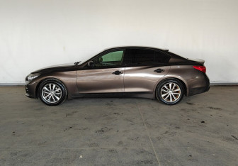 Подержанный автомобиль Infiniti Q50 2015 года (8 фото)